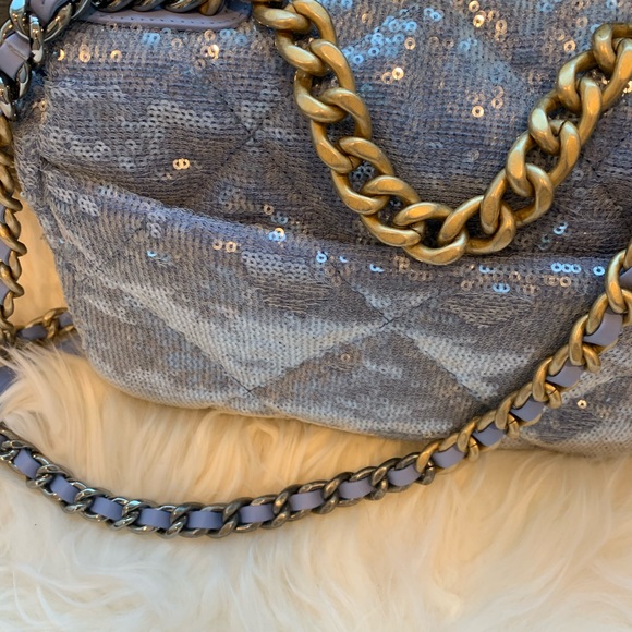 Chanel-19 sequin bag - Picture 5 of 9